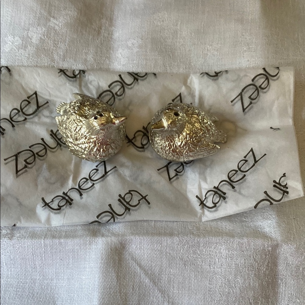BNWOT Taneez Silver Plated Salt and Pepper  Shakers .